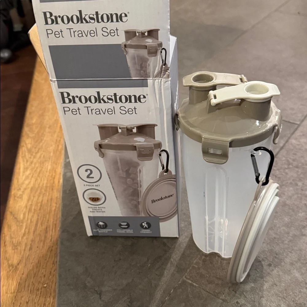 Brookstone NWT Pet Travel Set with dual chamber bottle and collapsible bowl